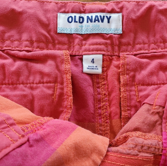 Old Navy mid-rise shorts - Picture 3 of 3